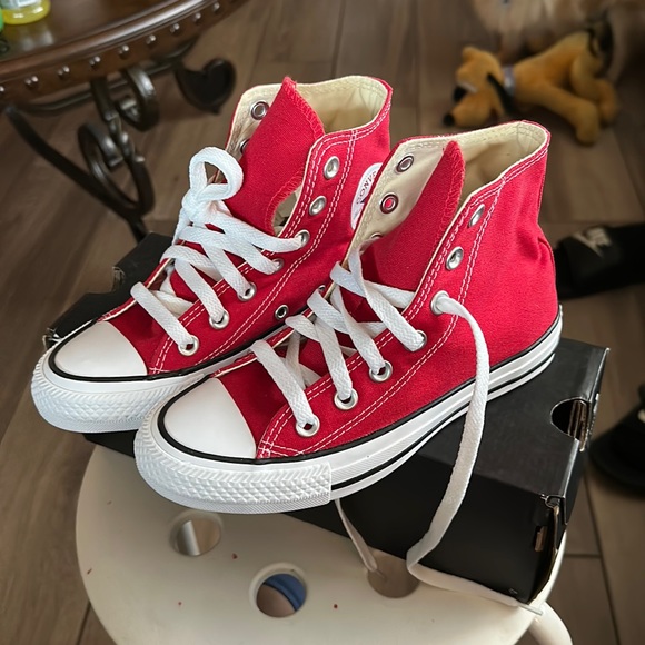 Converse Shoes - Red high top converse